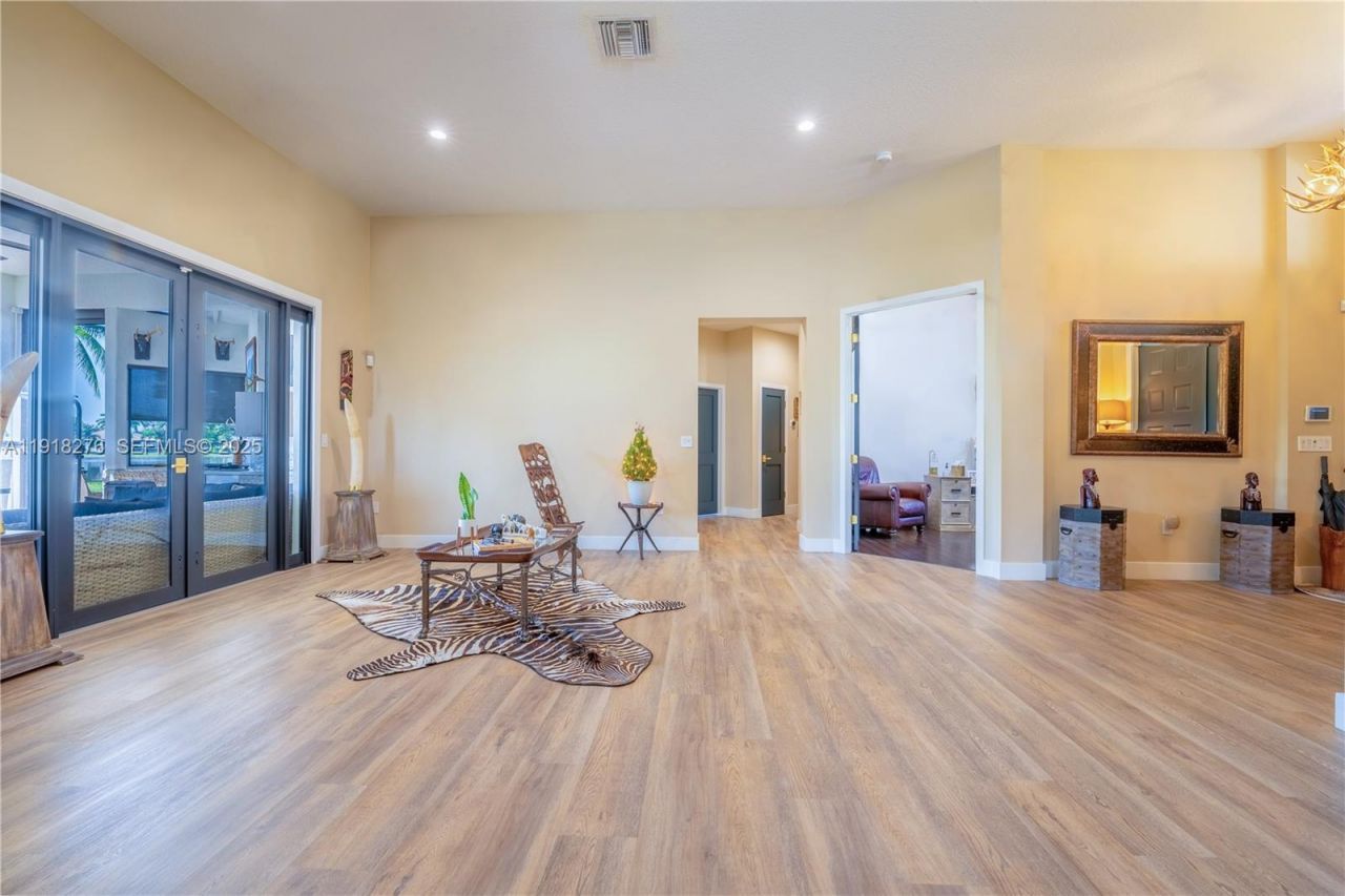 13372 SW 40th St, Davie, FL 33330 Photo