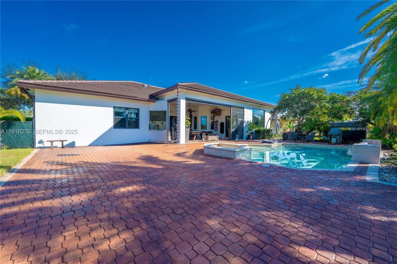 13372 SW 40th St, Davie, FL 33330 Photo