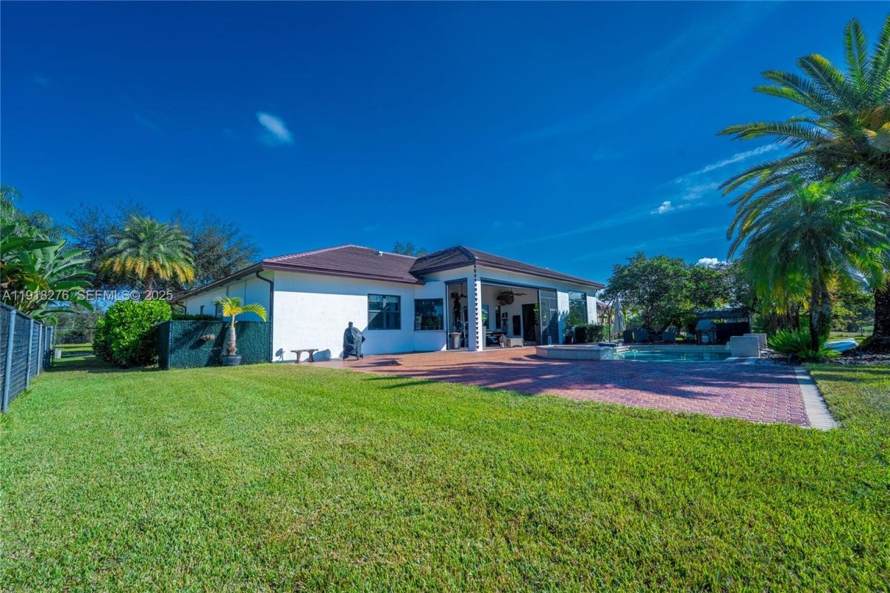 13372 SW 40th St, Davie, FL 33330 Photo