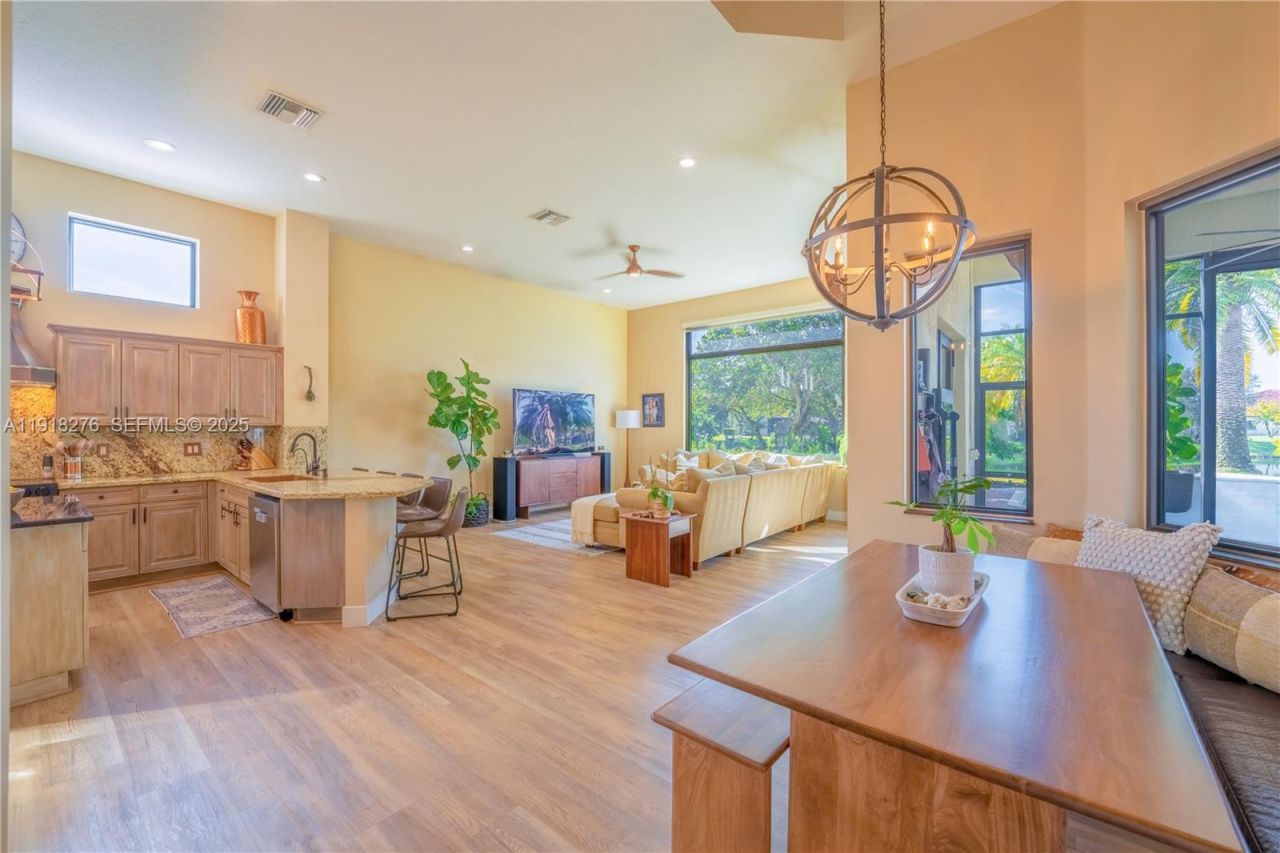 13372 SW 40th St, Davie, FL 33330 Photo