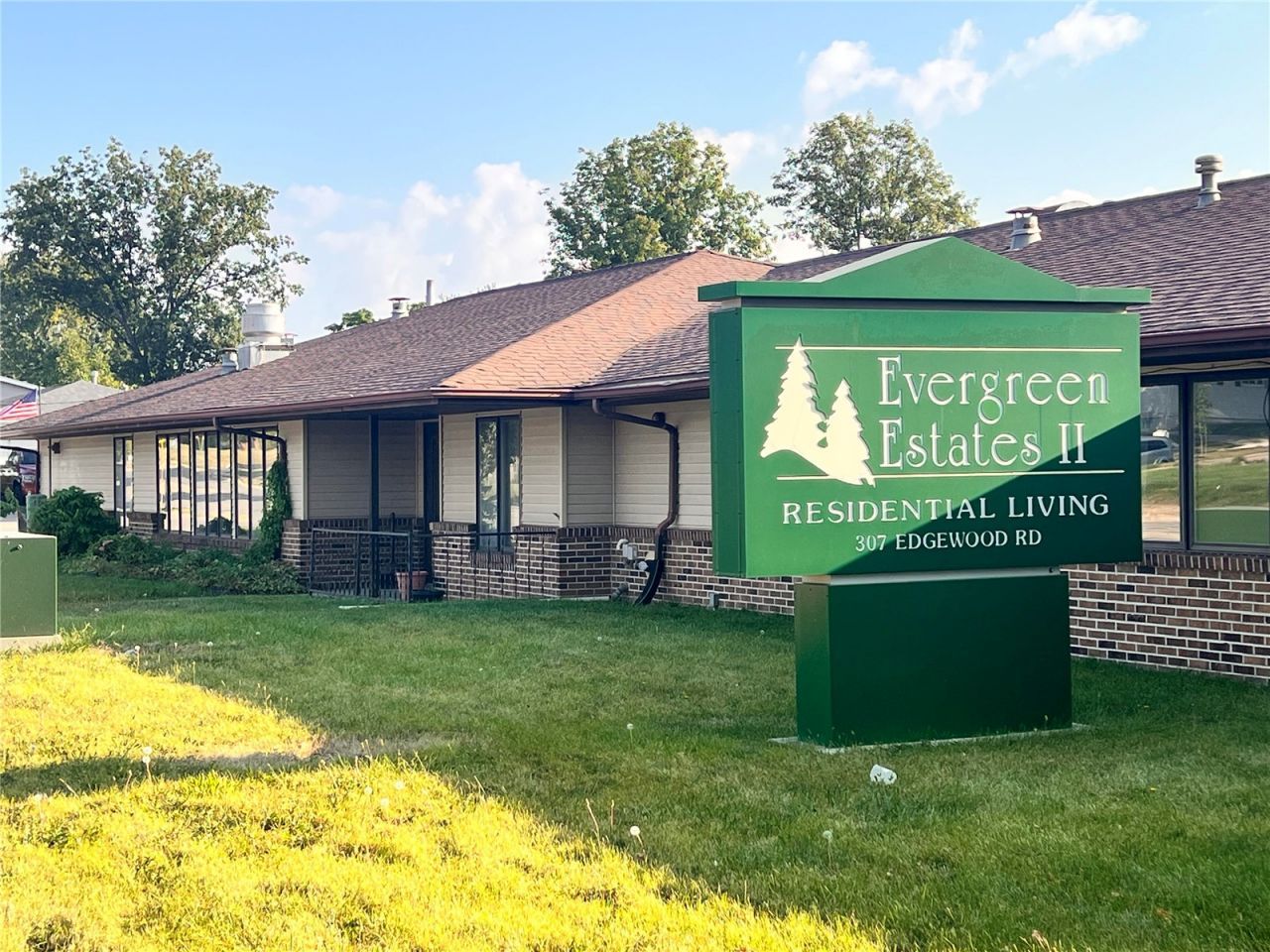 307 Edgewood Road Sw, Cedar Rapids, IA 52404 Main Photo