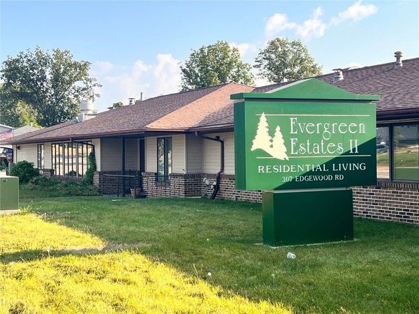 307 Edgewood Road SW, Cedar Rapids, IA 52404