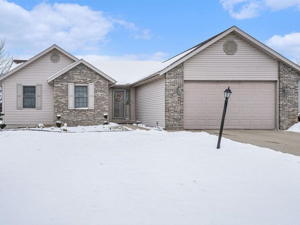 11905 Sandbrooke Drive, Millersburg, IN 46543