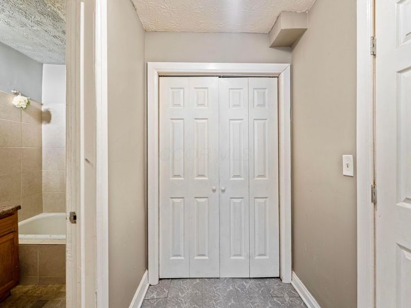 1657 Sullivant Avenue, Columbus, OH 43223 Photo 4