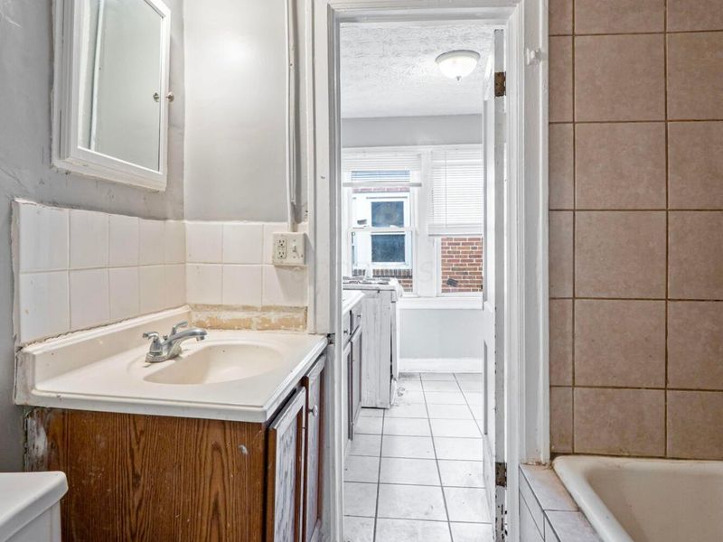 1657 Sullivant Avenue, Columbus, OH 43223 Photo 8