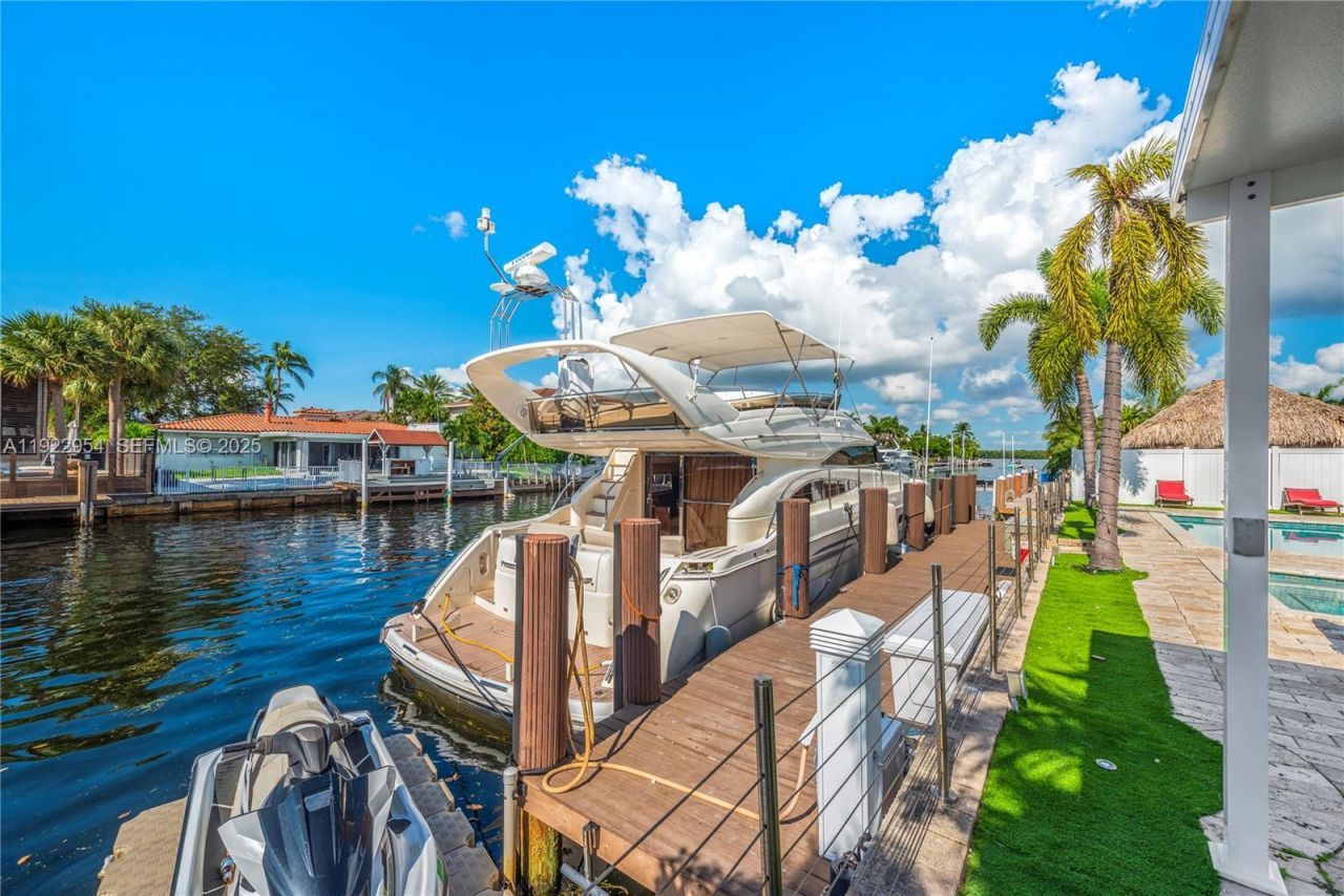 3344 NE 167th St, North Miami Beach, FL 33160 Photo