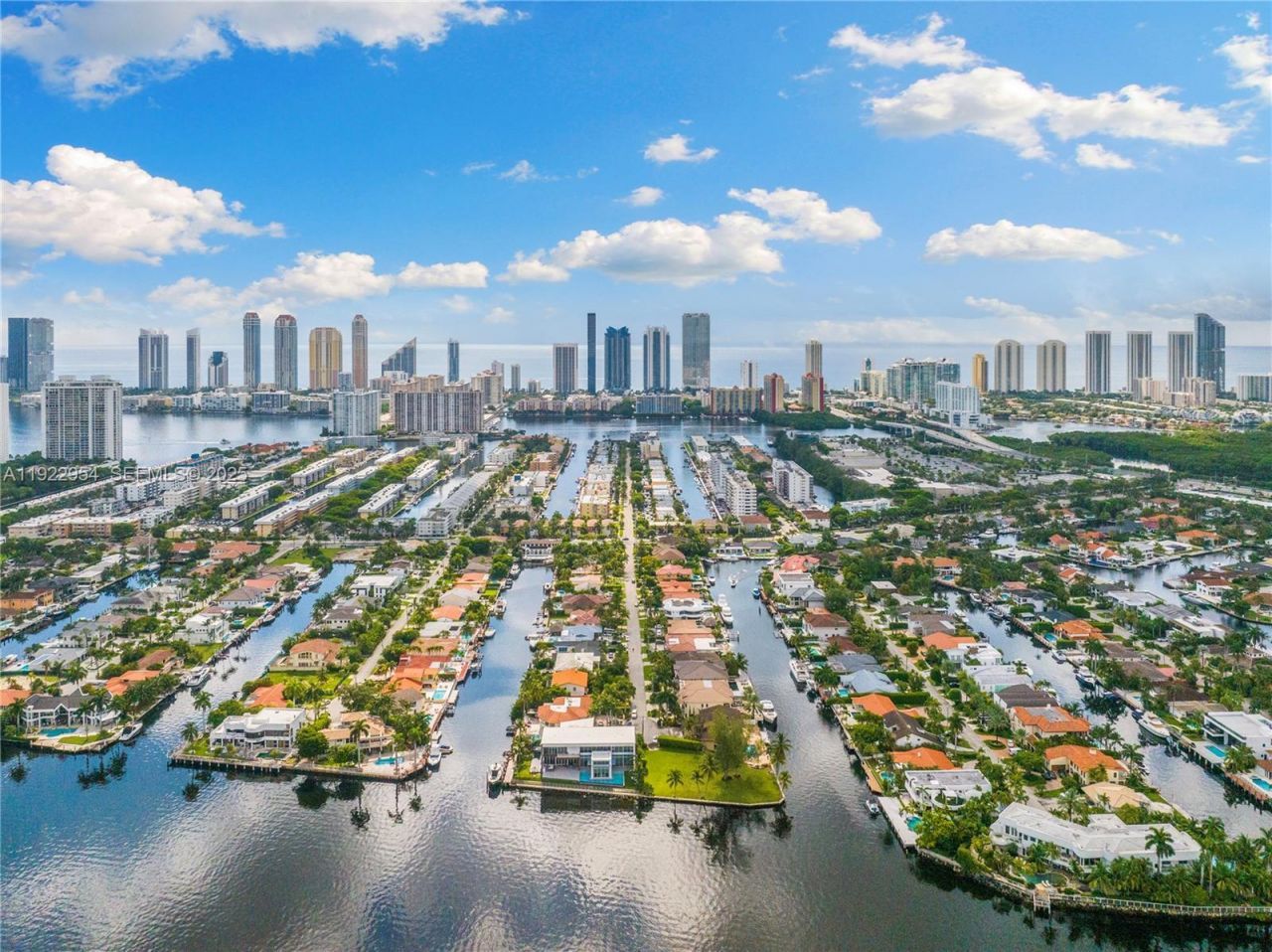 3344 NE 167th St, North Miami Beach, FL 33160 Photo