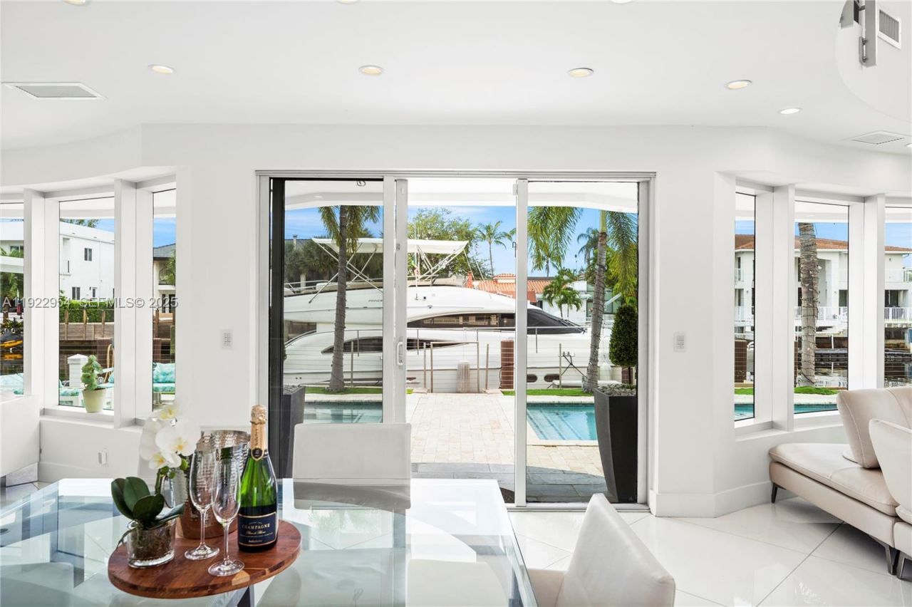 3344 NE 167th St, North Miami Beach, FL 33160 Photo