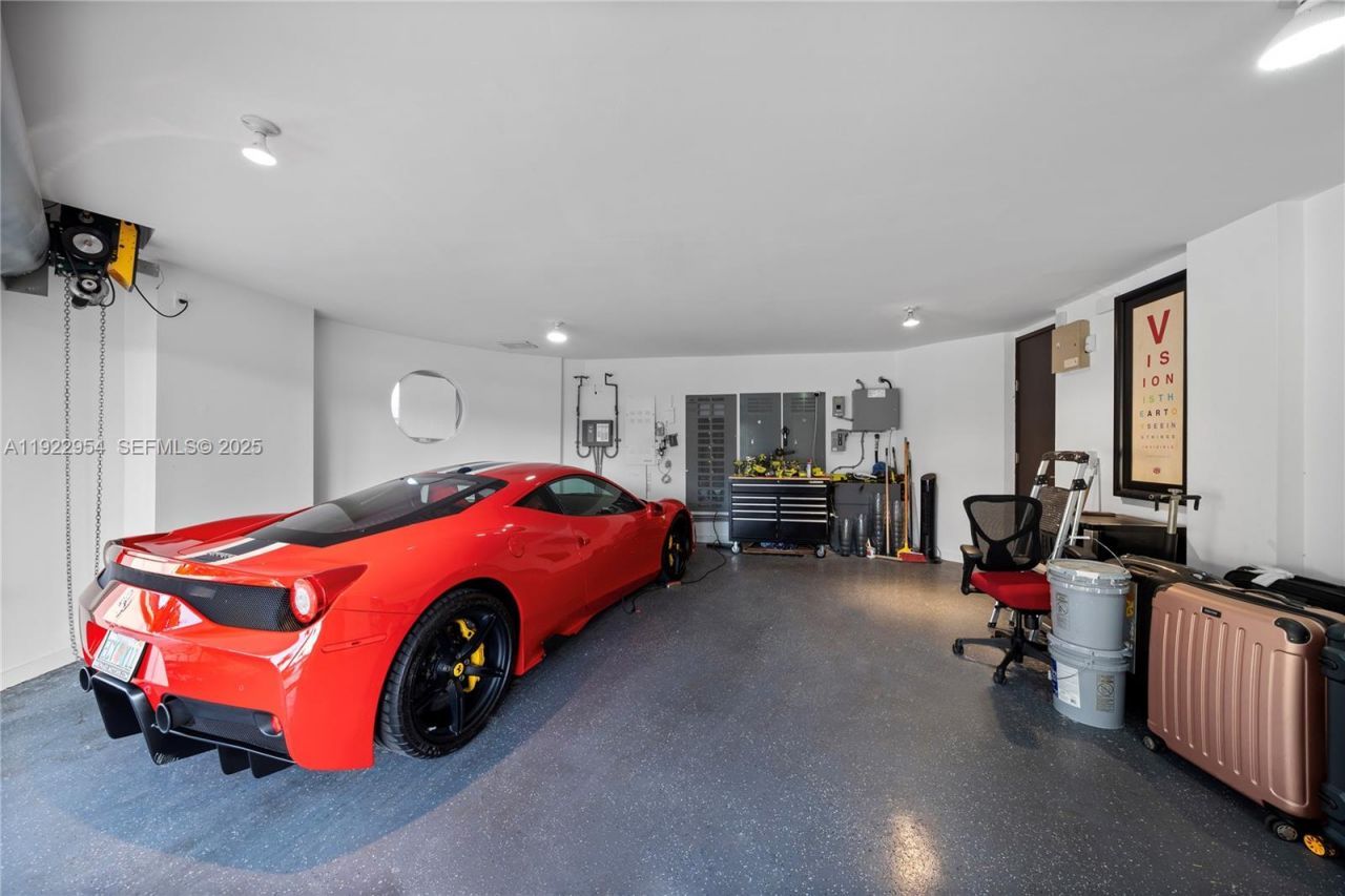 3344 NE 167th St, North Miami Beach, FL 33160 Photo