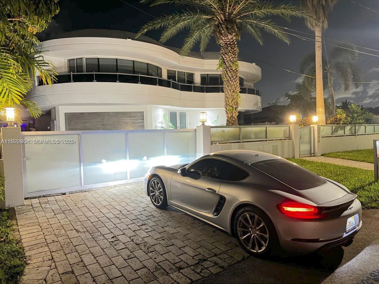 3344 NE 167th St, North Miami Beach, FL 33160 Photo