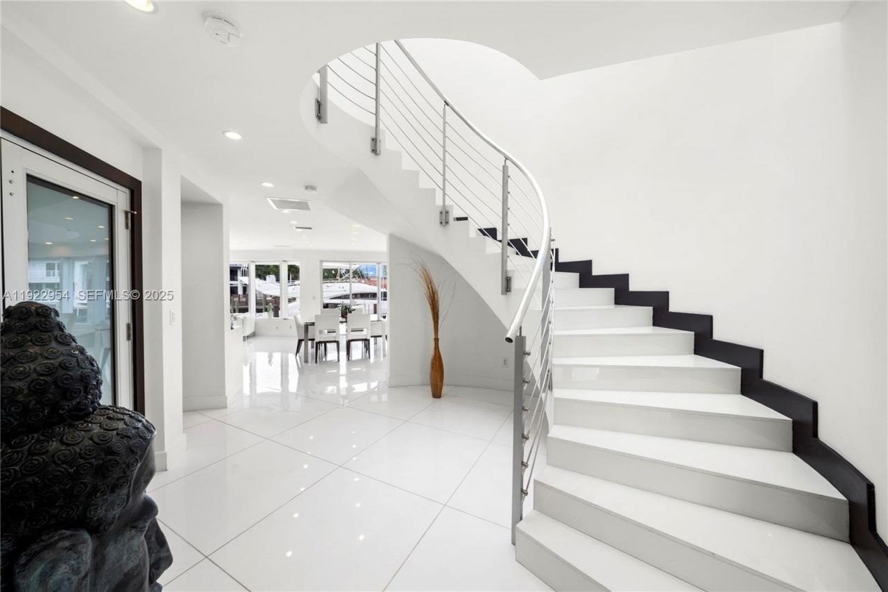 3344 NE 167th St, North Miami Beach, FL 33160 Photo