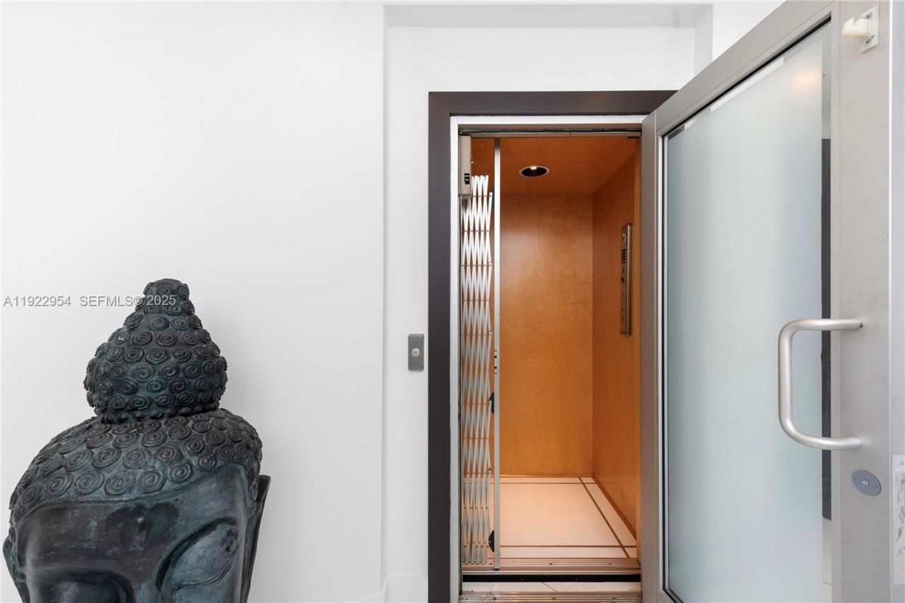 3344 NE 167th St, North Miami Beach, FL 33160 Photo