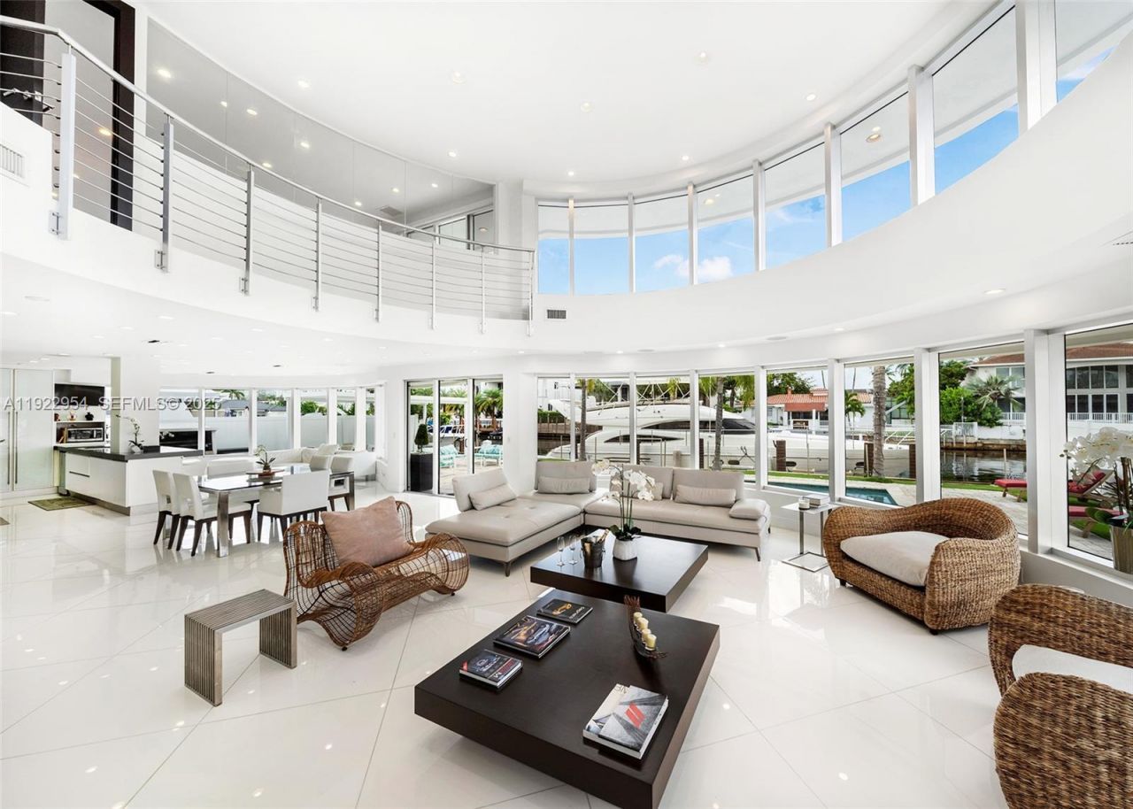 3344 NE 167th St, North Miami Beach, FL 33160 Photo