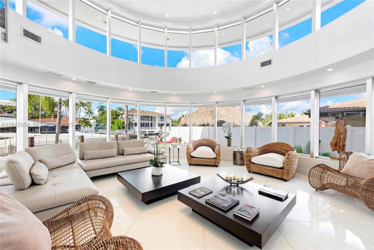 3344 NE 167th St, North Miami Beach, FL 33160 Photo