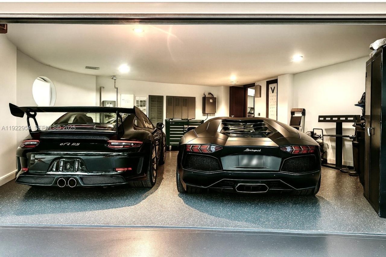 3344 NE 167th St, North Miami Beach, FL 33160 Photo