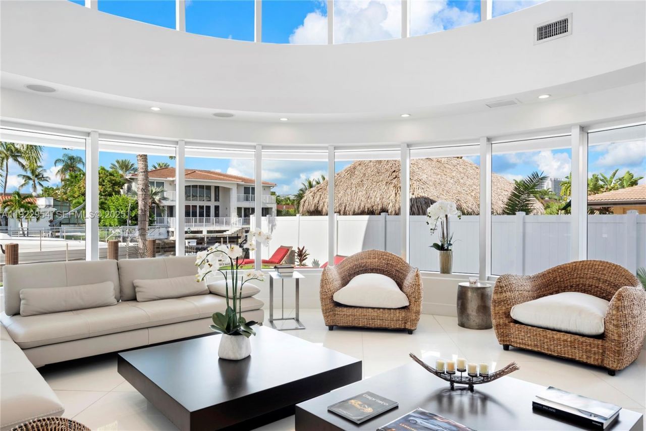 3344 NE 167th St, North Miami Beach, FL 33160 Photo