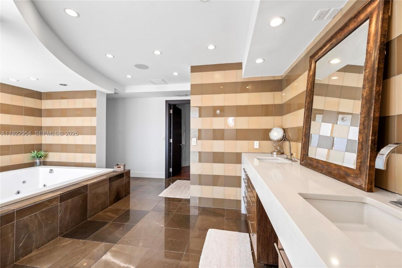 3344 NE 167th St, North Miami Beach, FL 33160 Photo