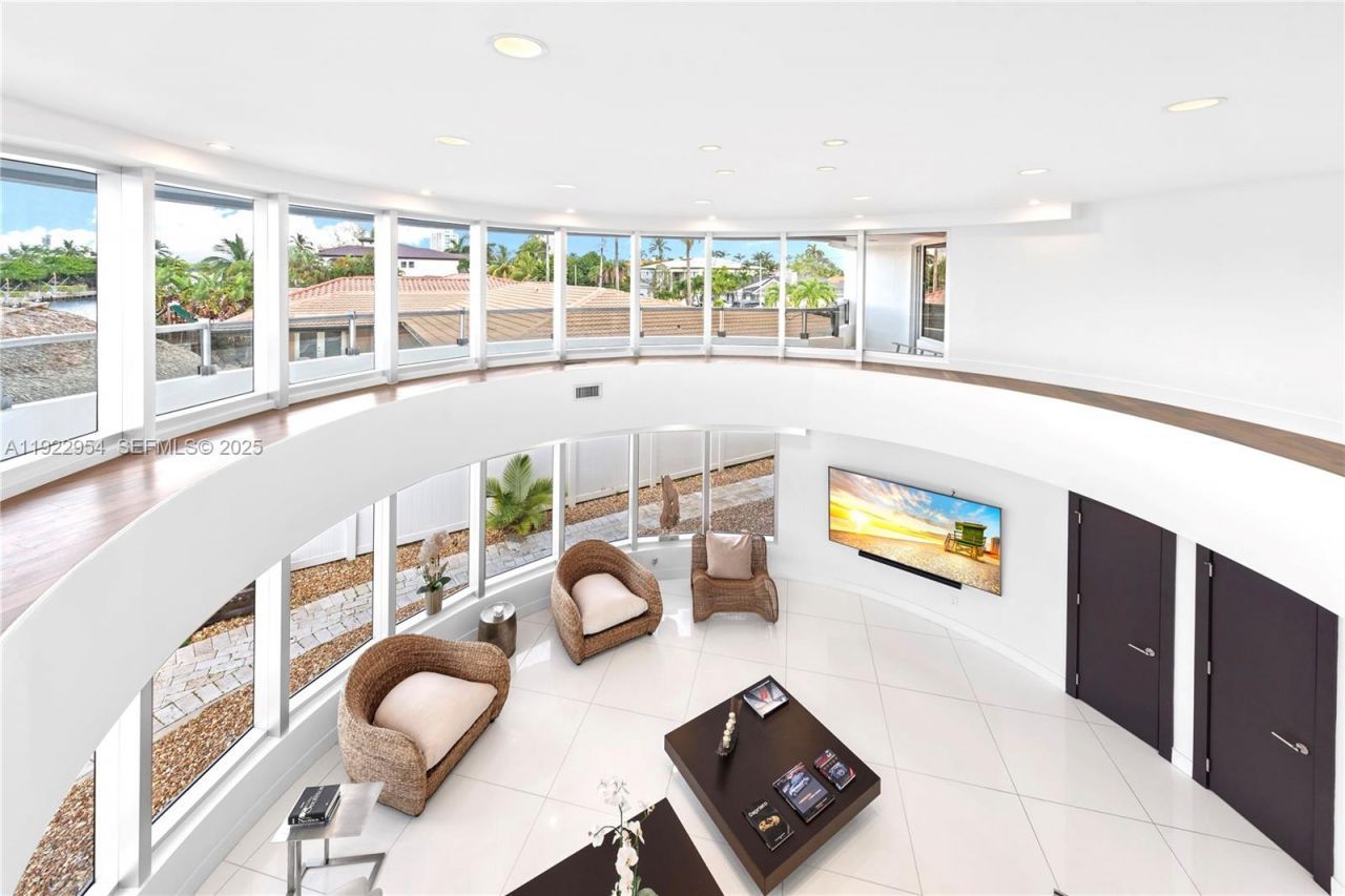 3344 NE 167th St, North Miami Beach, FL 33160 Photo