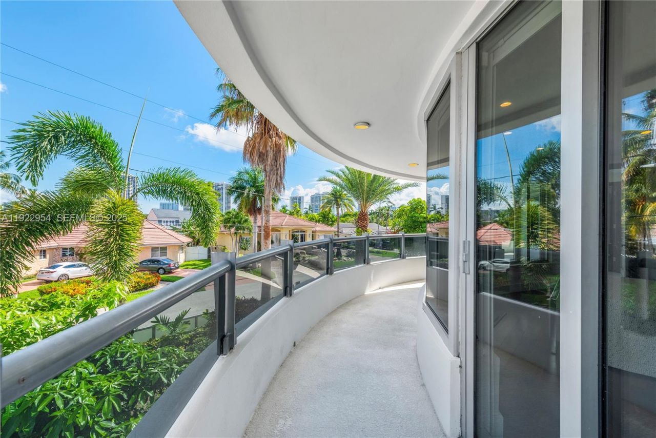 3344 NE 167th St, North Miami Beach, FL 33160 Photo