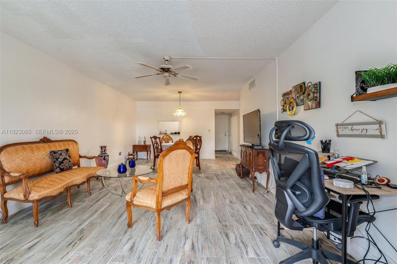 2840 Somerset Dr, Unit 207M, Lauderdale Lakes, FL 33311 Photo