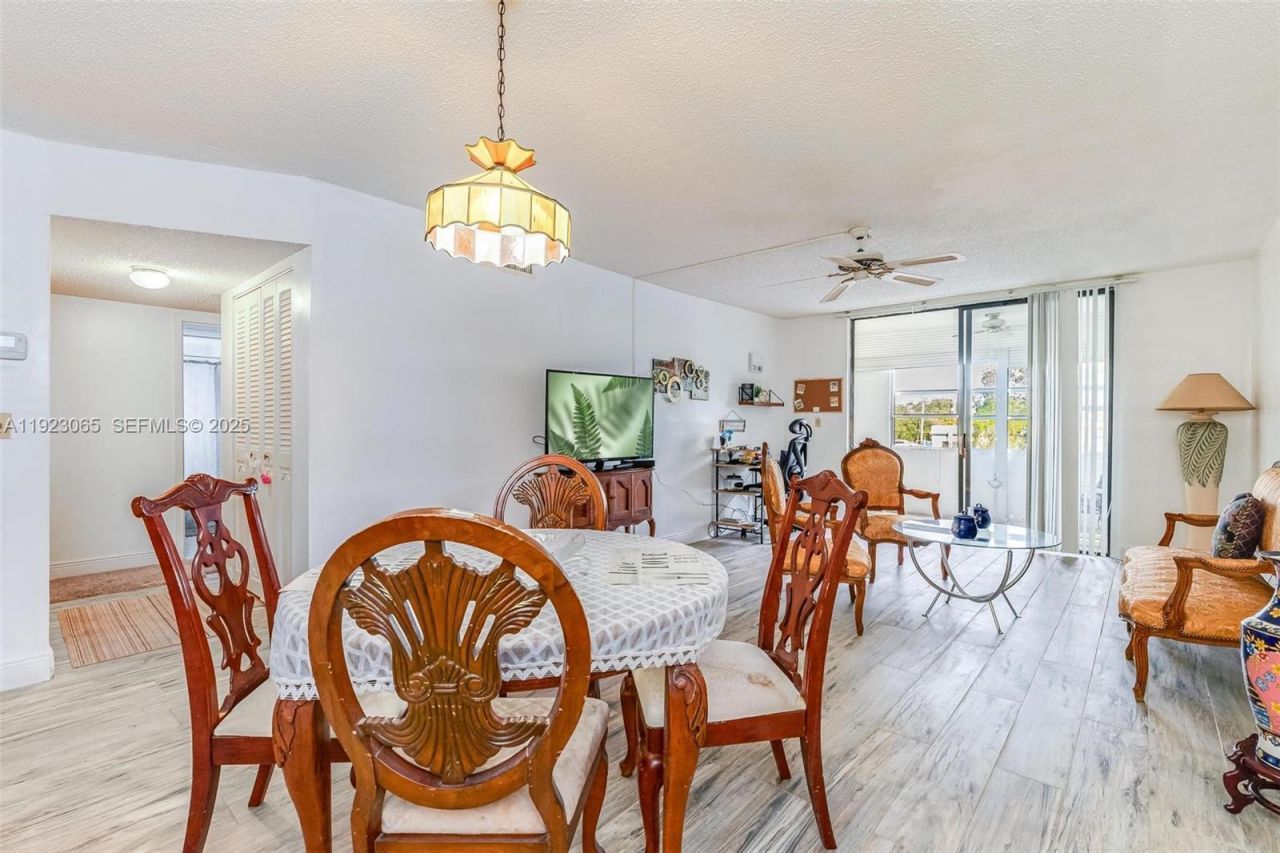 2840 Somerset Dr, Unit 207M, Lauderdale Lakes, FL 33311 Photo