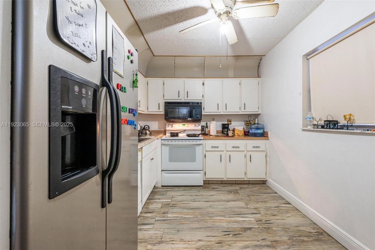 2840 Somerset Dr, Unit 207M, Lauderdale Lakes, FL 33311 Photo