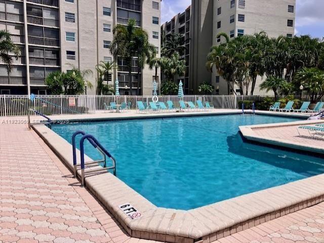 3910 Inverrary Blvd, Unit 304-B, Lauderhill, FL 33319 Photo