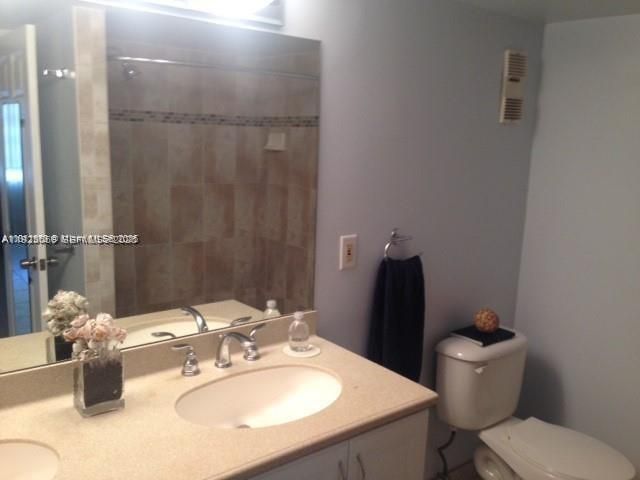 3910 Inverrary Blvd, Unit 304-B, Lauderhill, FL 33319 Photo