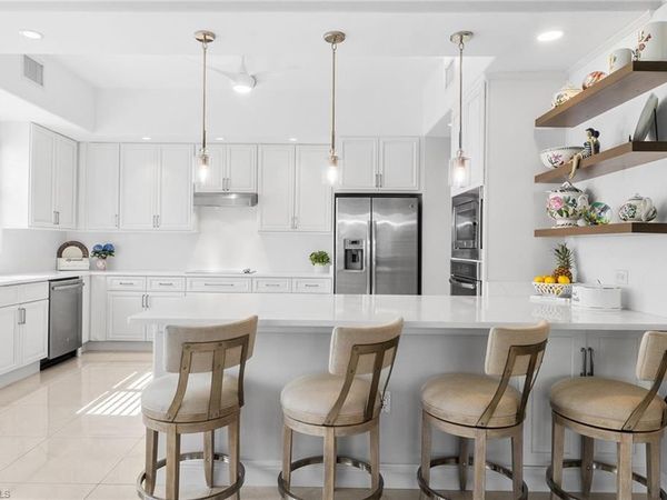 583 Avellino Isles CIR, Unit 202, NAPLES, FL 34119