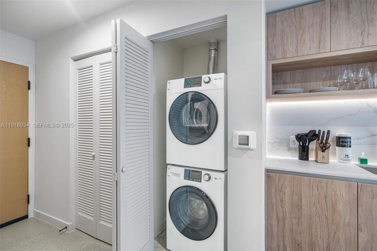 11 NE 6th Street, Unit 2206, Miami, FL 33132 Photo