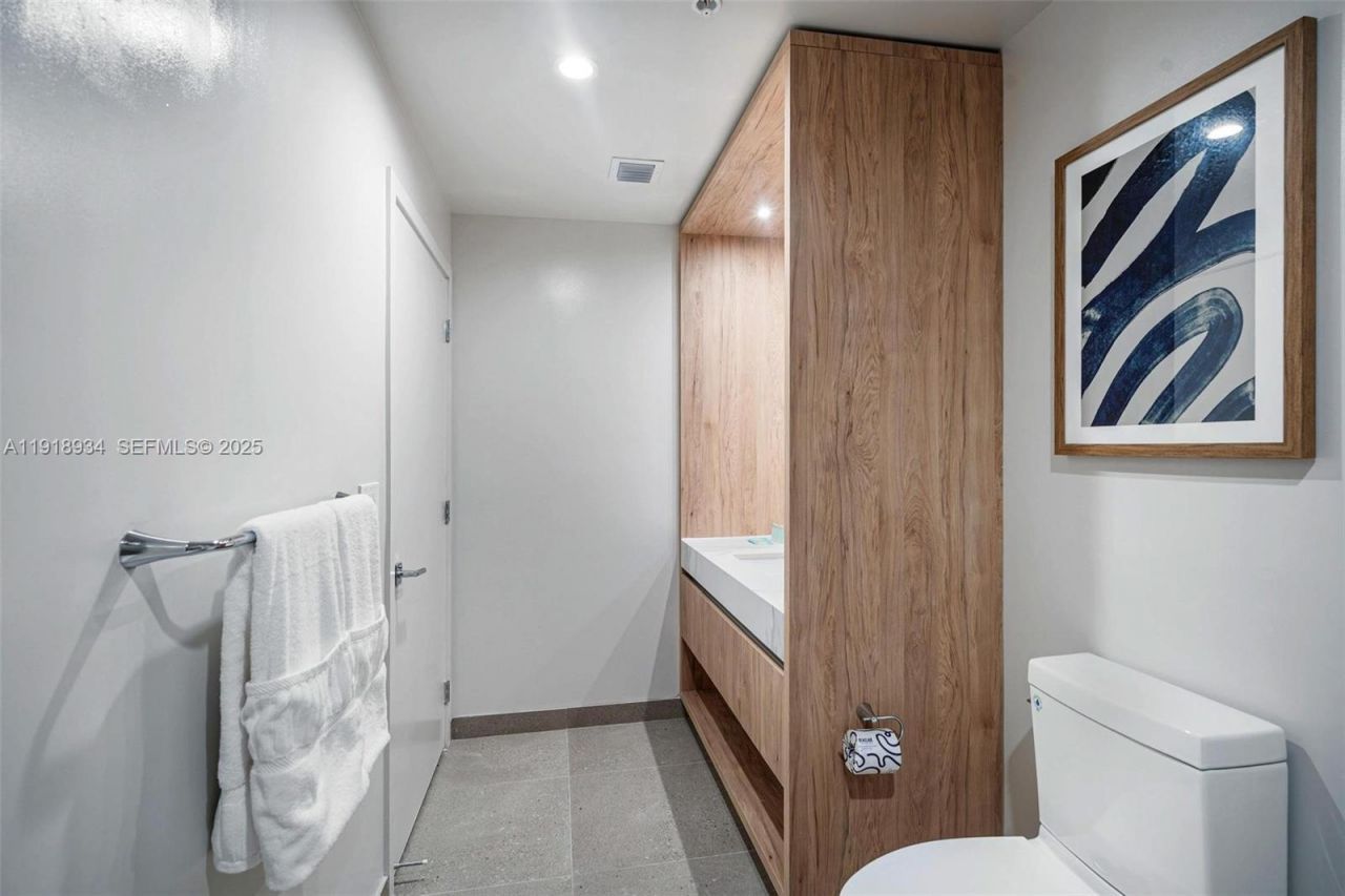 11 NE 6th Street, Unit 2206, Miami, FL 33132 Photo