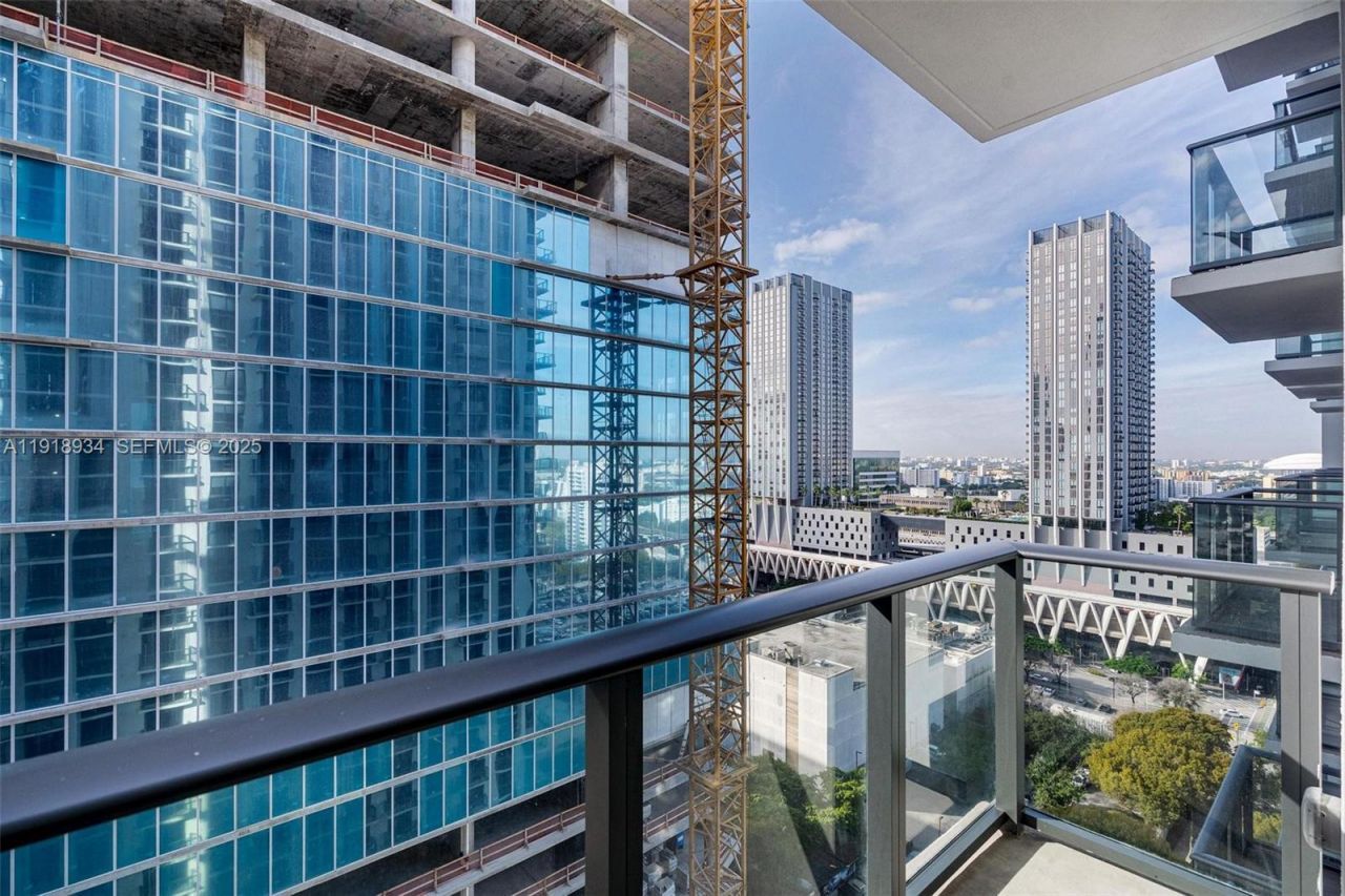 11 NE 6th Street, Unit 2206, Miami, FL 33132 Photo