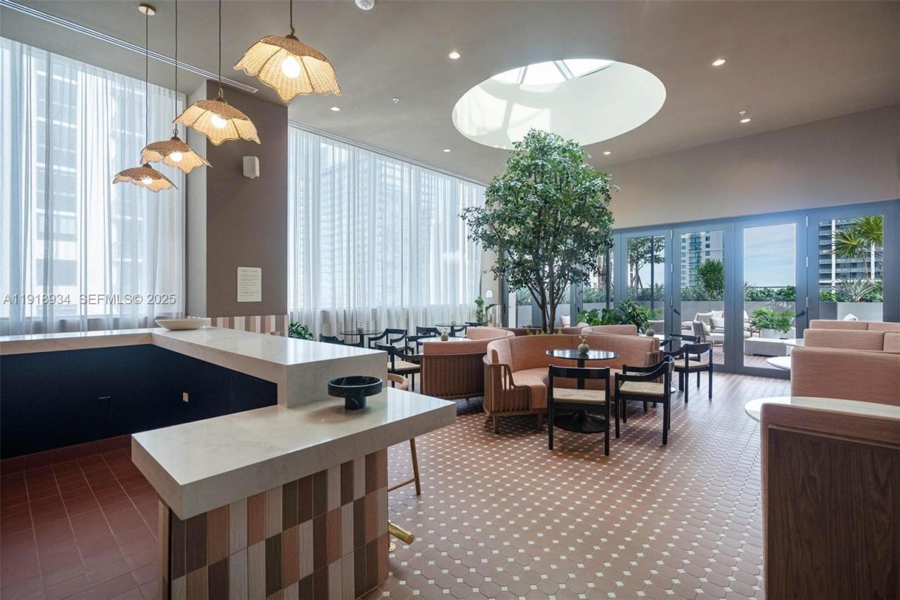 11 NE 6th Street, Unit 2206, Miami, FL 33132 Photo