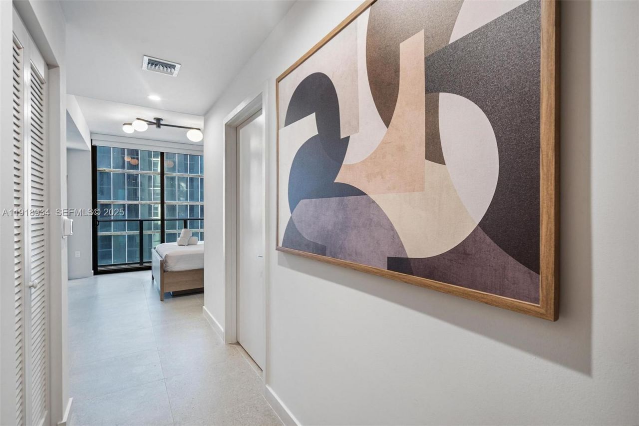 11 NE 6th Street, Unit 2206, Miami, FL 33132 Photo