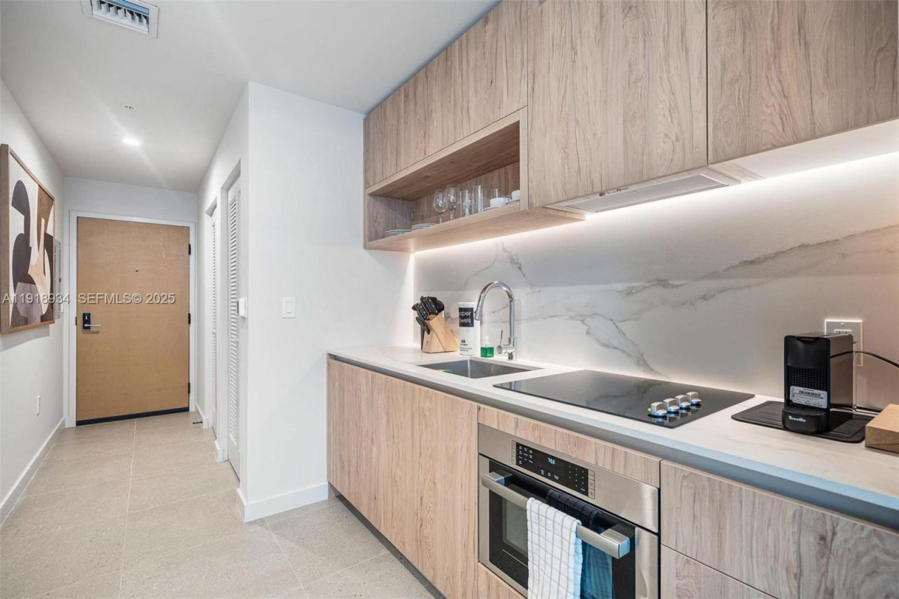 11 NE 6th Street, Unit 2206, Miami, FL 33132 Photo