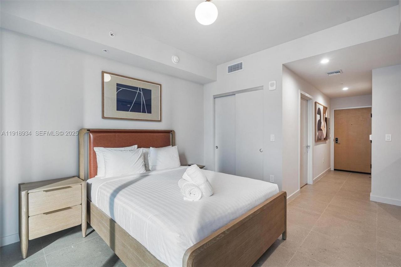 11 NE 6th Street, Unit 2206, Miami, FL 33132 Photo