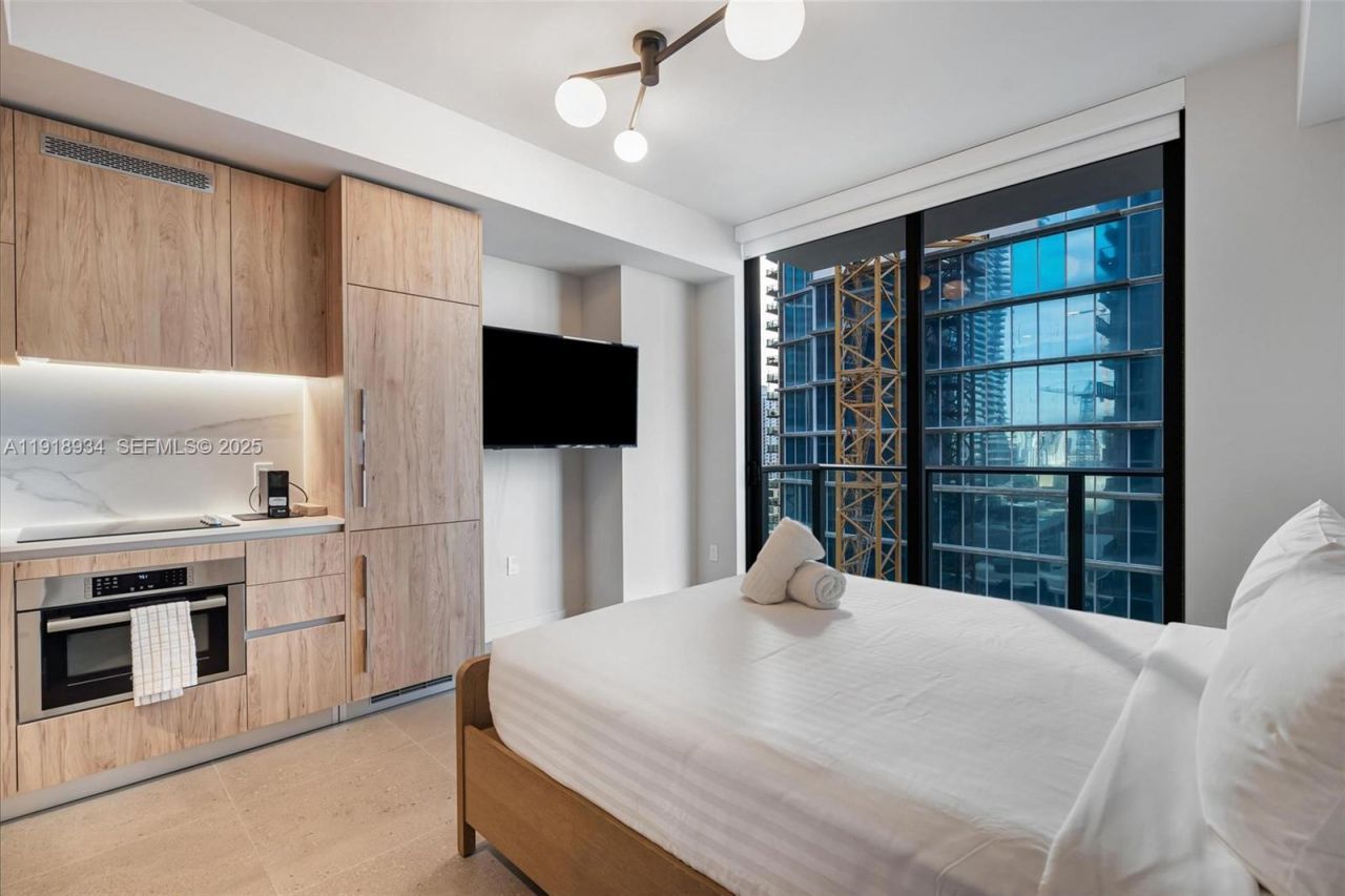 11 NE 6th Street, Unit 2206, Miami, FL 33132 Photo