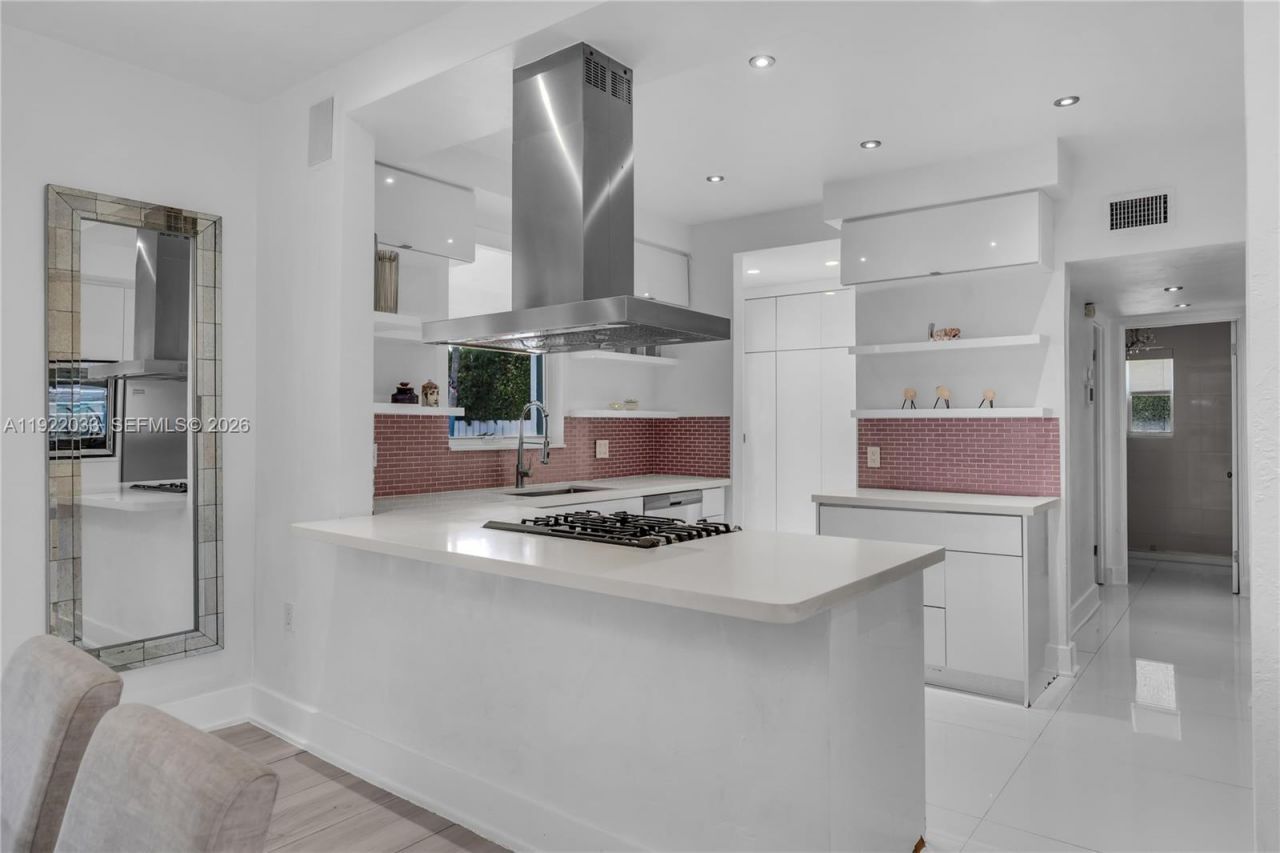 3470 Sheridan Ave, Unit n/a, Miami Beach, FL 33140 Photo