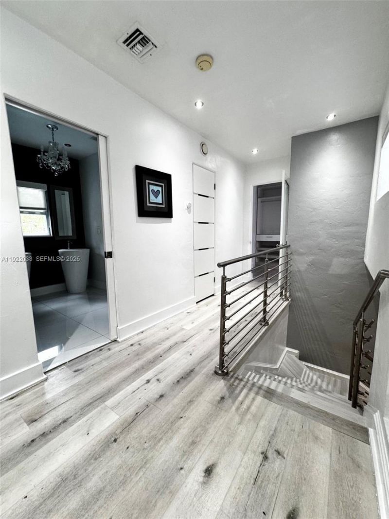 3470 Sheridan Ave, Unit n/a, Miami Beach, FL 33140 Photo