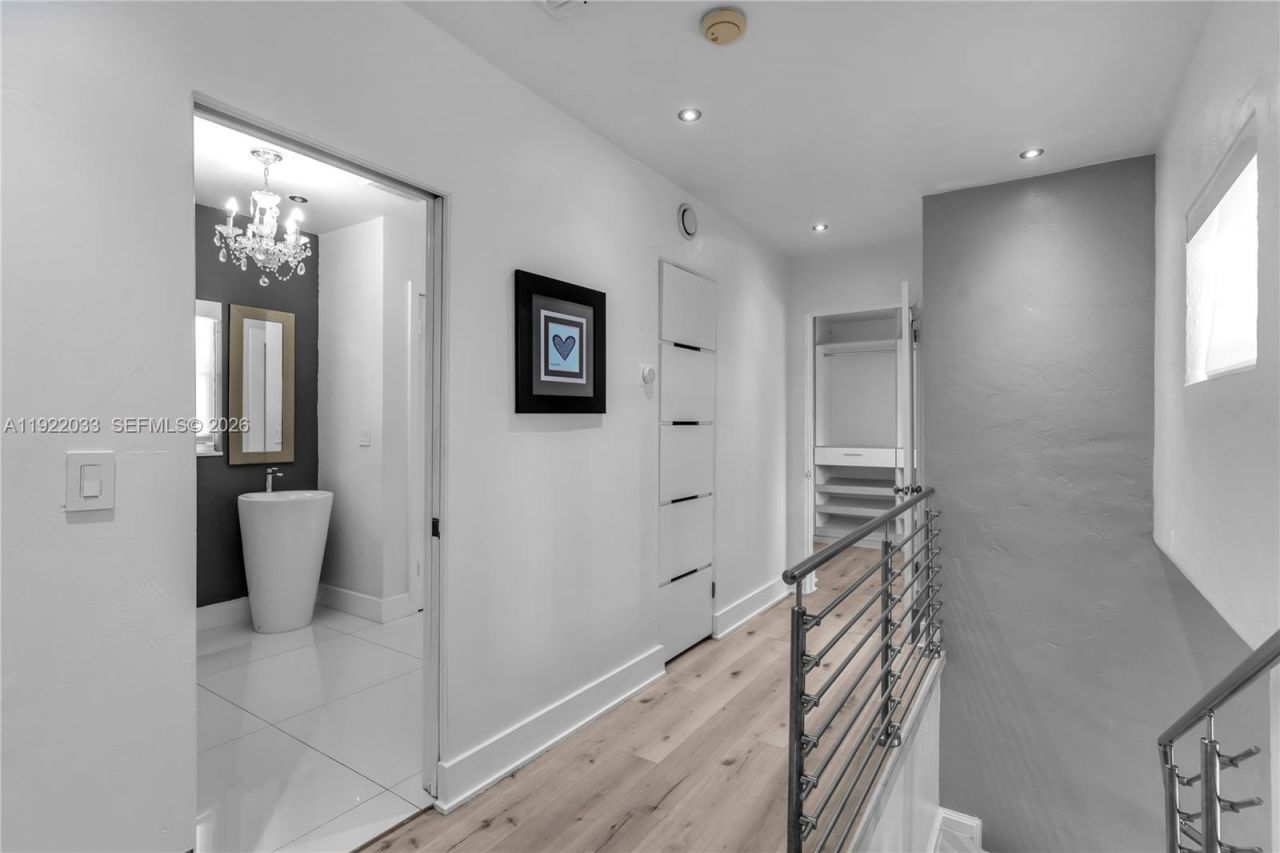 3470 Sheridan Ave, Unit n/a, Miami Beach, FL 33140 Photo