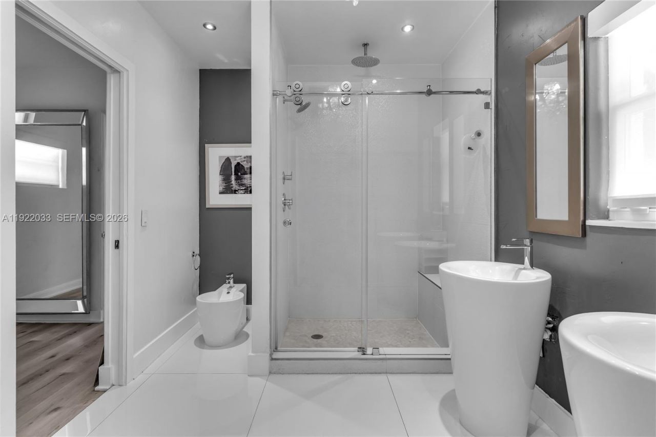 3470 Sheridan Ave, Unit n/a, Miami Beach, FL 33140 Photo