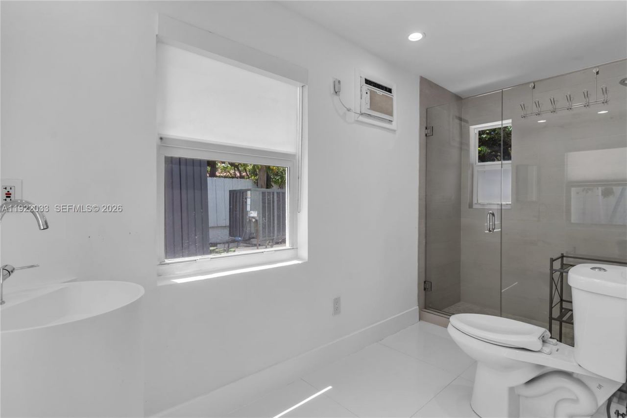 3470 Sheridan Ave, Unit n/a, Miami Beach, FL 33140 Photo