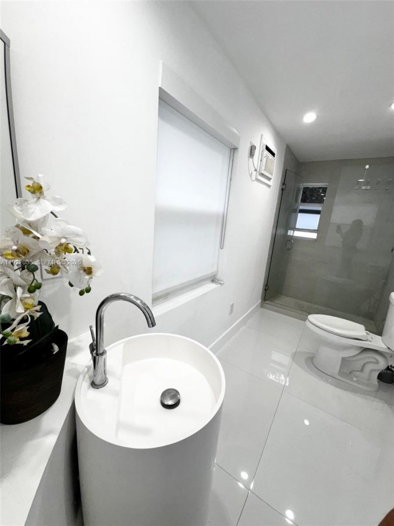 3470 Sheridan Ave, Unit n/a, Miami Beach, FL 33140 Photo