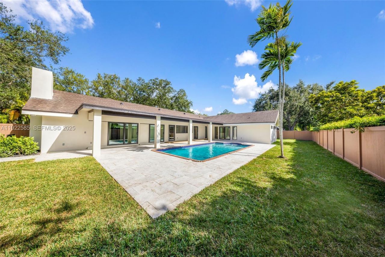 8120 SW 162nd St, Palmetto Bay, FL 33157 Photo