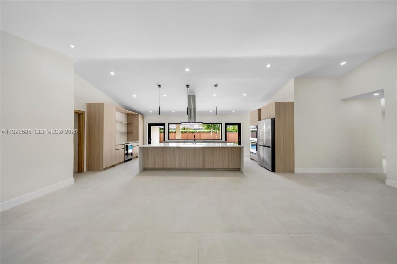 8120 SW 162nd St, Palmetto Bay, FL 33157 Photo