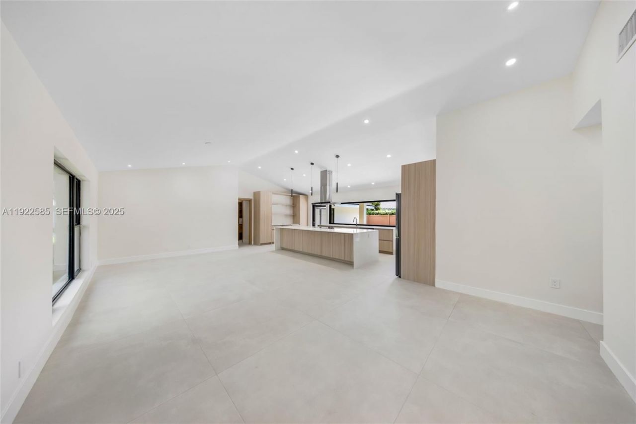 8120 SW 162nd St, Palmetto Bay, FL 33157 Photo