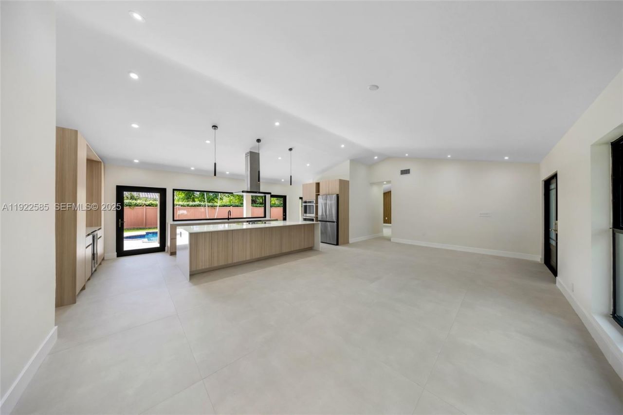 8120 SW 162nd St, Palmetto Bay, FL 33157 Photo