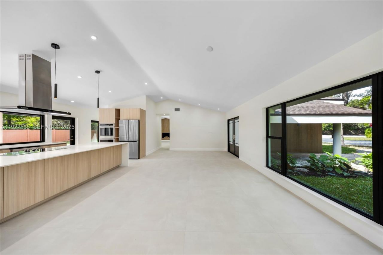 8120 SW 162nd St, Palmetto Bay, FL 33157 Photo