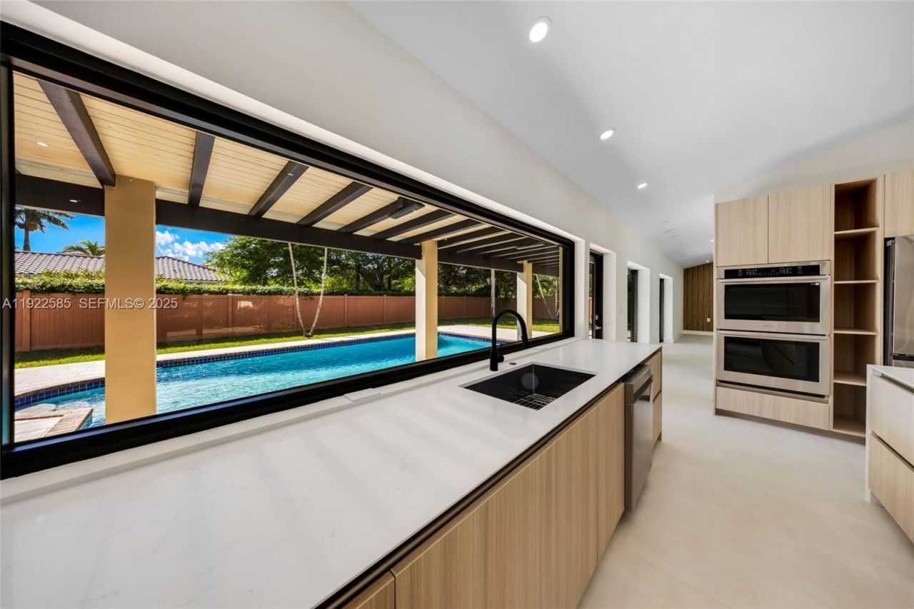 8120 SW 162nd St, Palmetto Bay, FL 33157 Photo