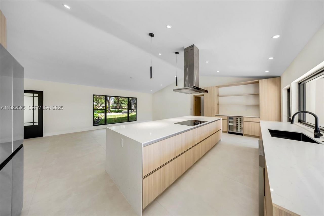 8120 SW 162nd St, Palmetto Bay, FL 33157 Photo